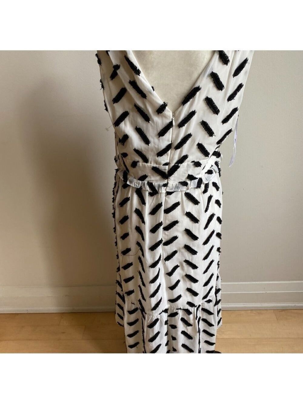 Ali + Jay A-line embroidered dress BNWOT sz Large black white ruffle hem - Picture 5 of 10